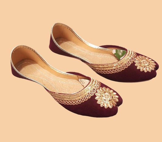 Women’s Maroon Velvet Embroidered Fancy Khussa